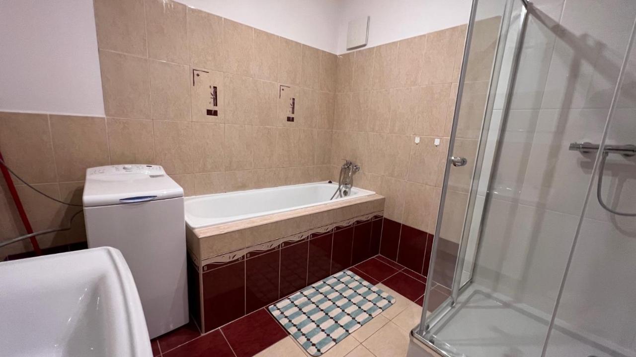 2 Room Apartment, Near Oc Galeria, Petrzalka Bratislava Exterior foto