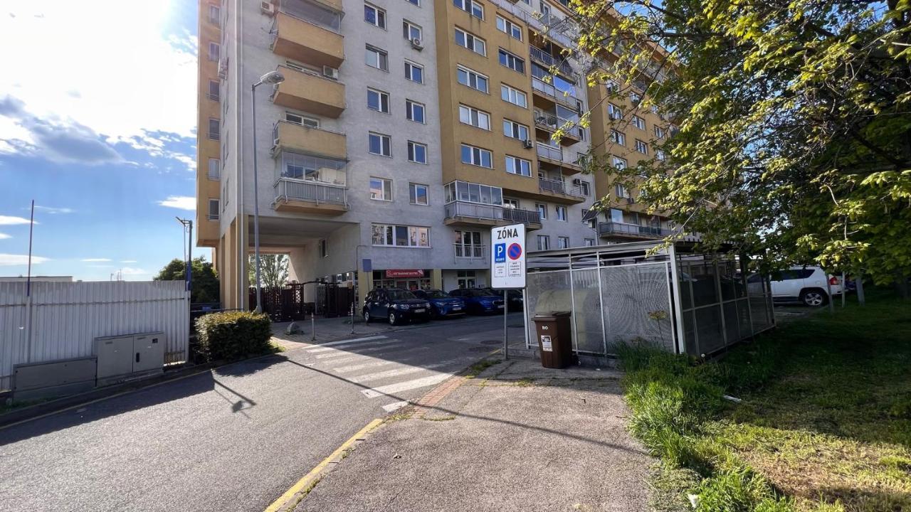2 Room Apartment, Near Oc Galeria, Petrzalka Bratislava Exterior foto